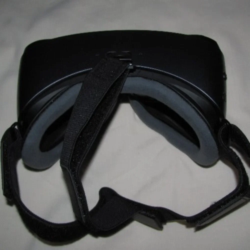 Oculus Samsung Gear VR Headset With Controller & Accessories